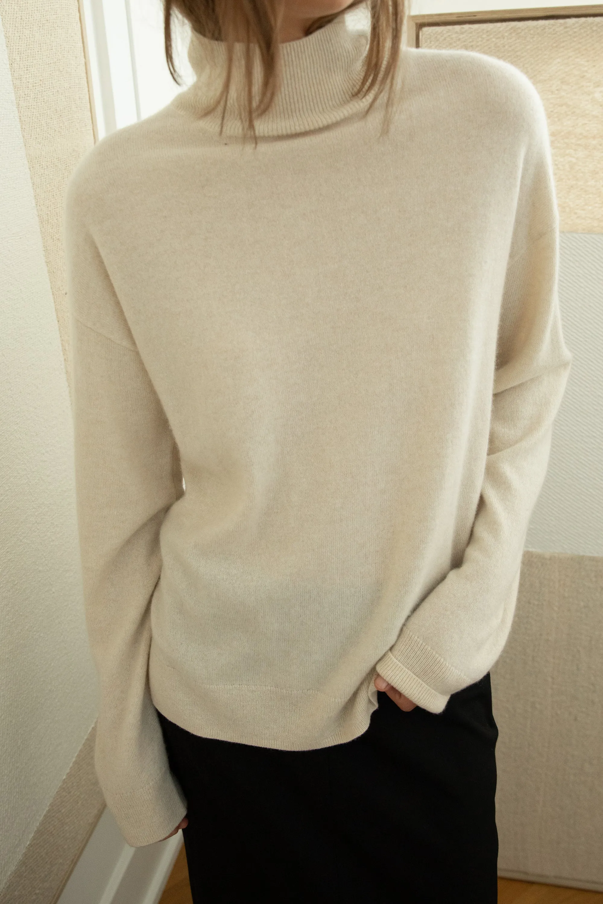 100% CASHMERE TURTLENECK SWEATER