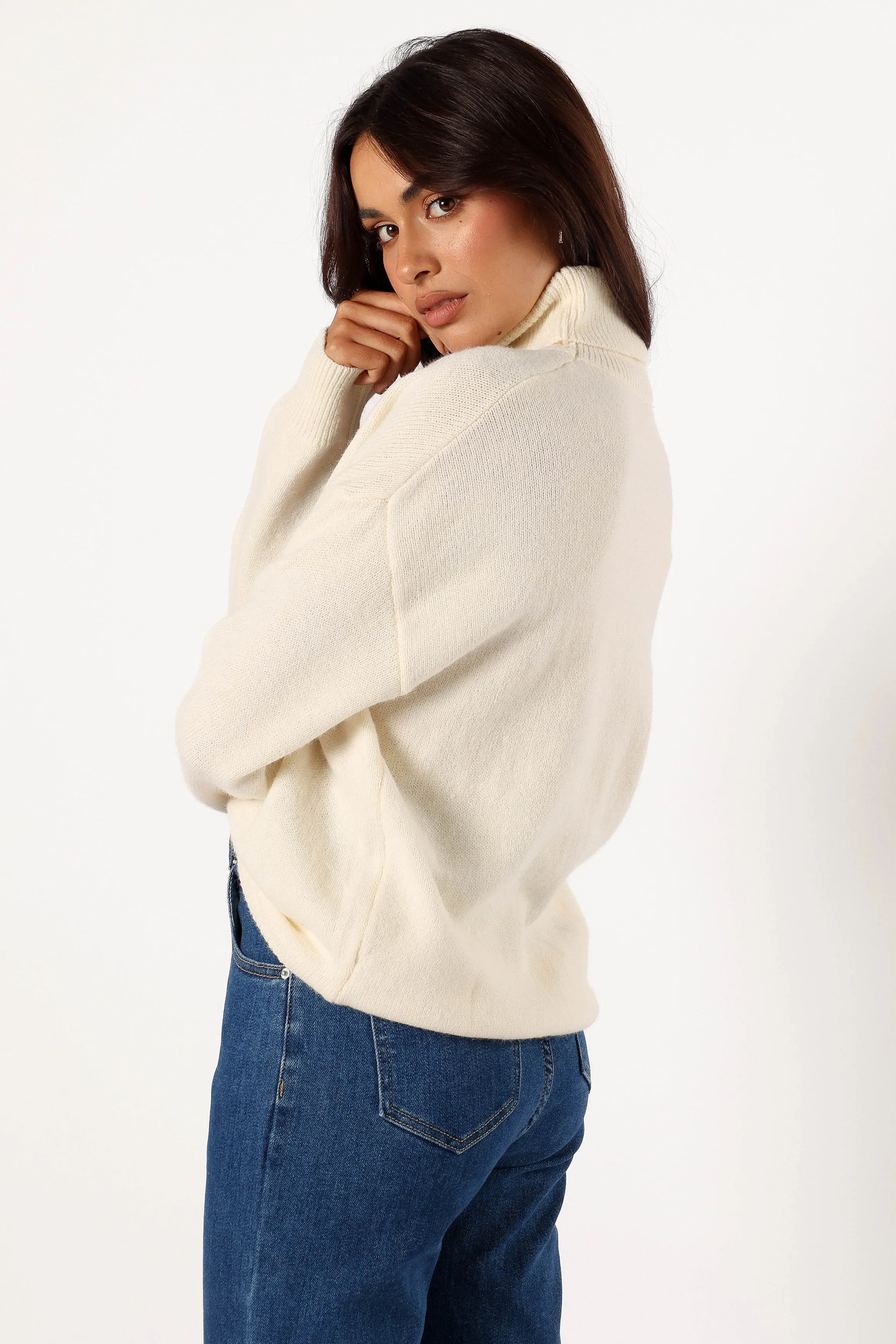 Apres Ski Turtleneck Knit Sweater - Off White