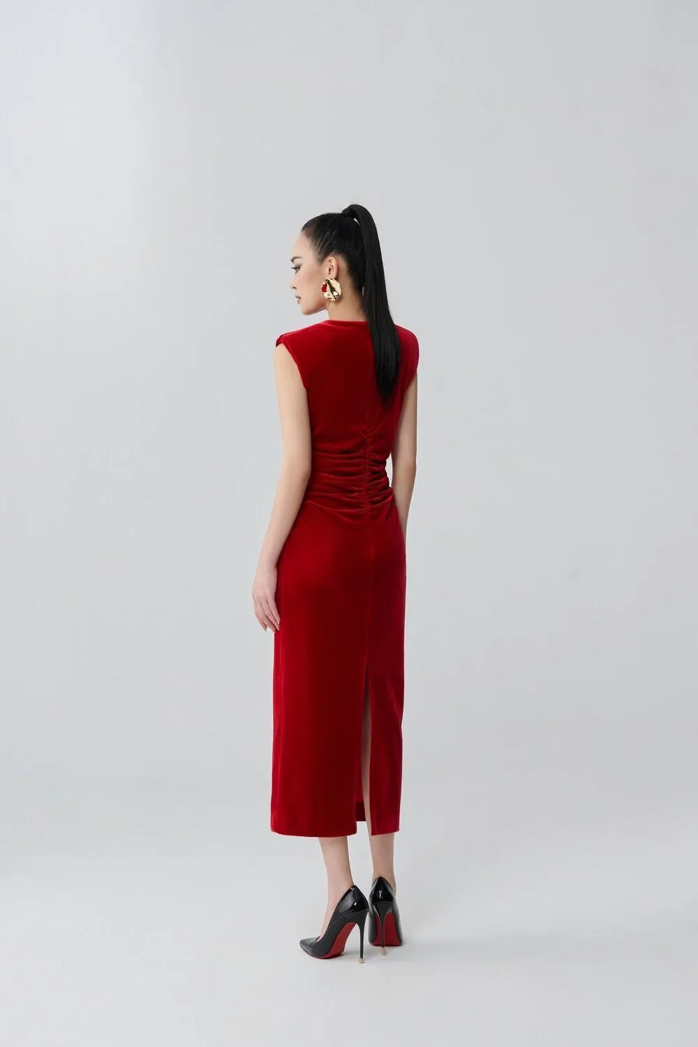 Berlinda Sheath Round Neck Velvet Midi Dress