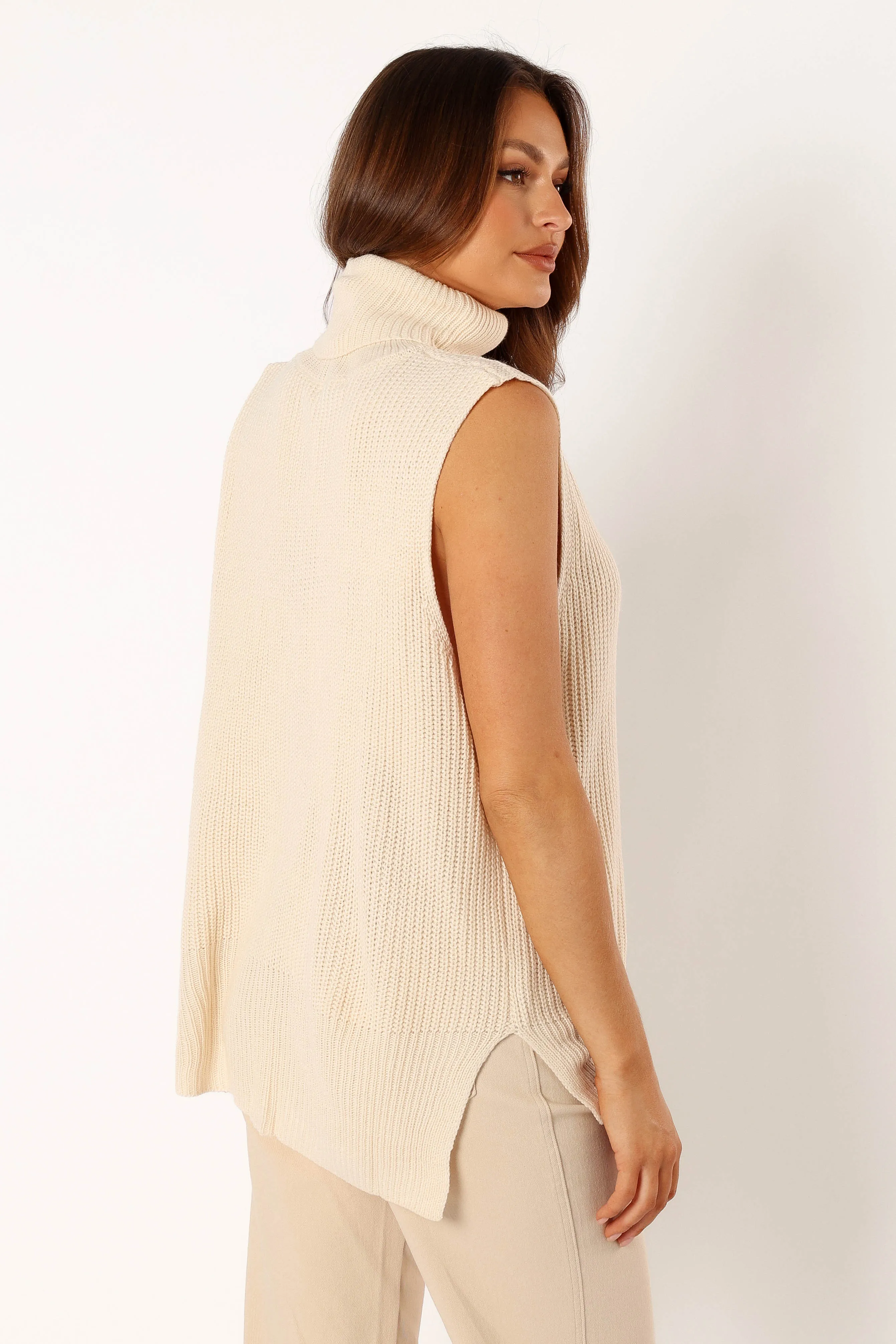 Celaena Turtleneck Sleeveless Sweater - Cream