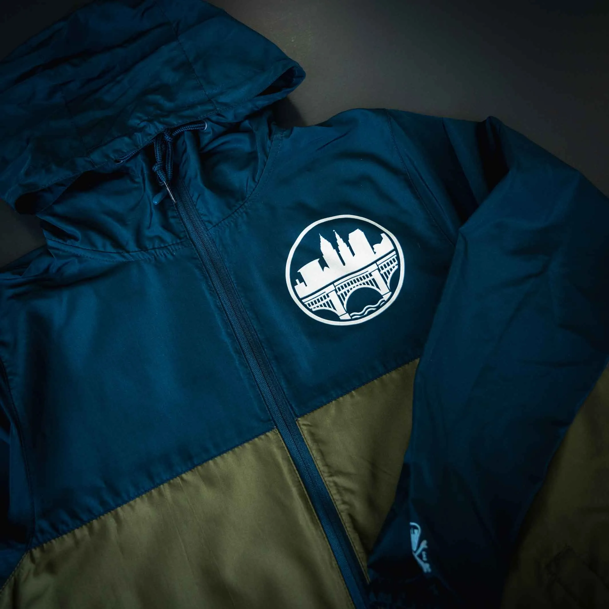 Cleveland Skyline Seal Windbreaker - Navy/Army Green