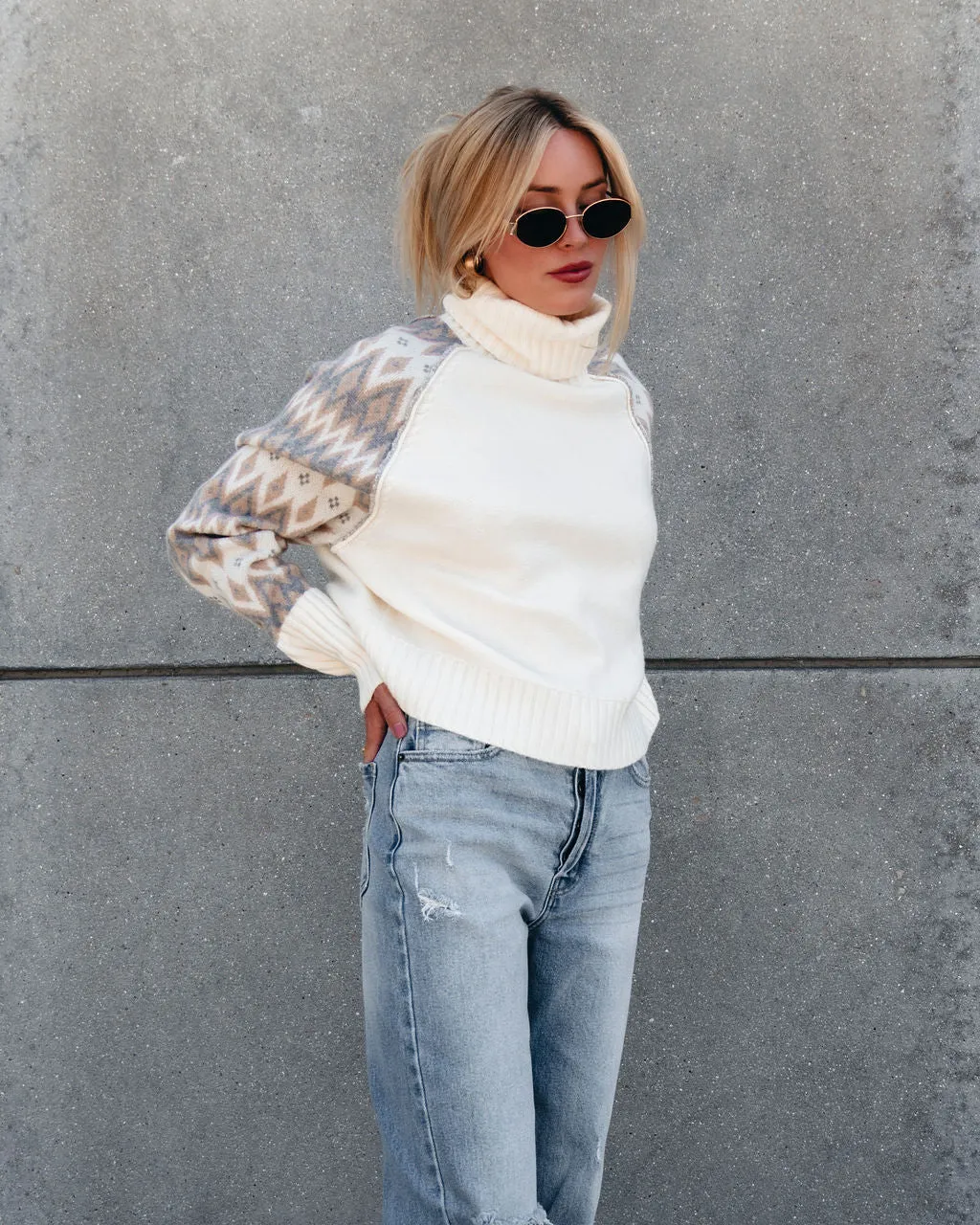 Color Block Sleeve Turtleneck Sweater - Cream