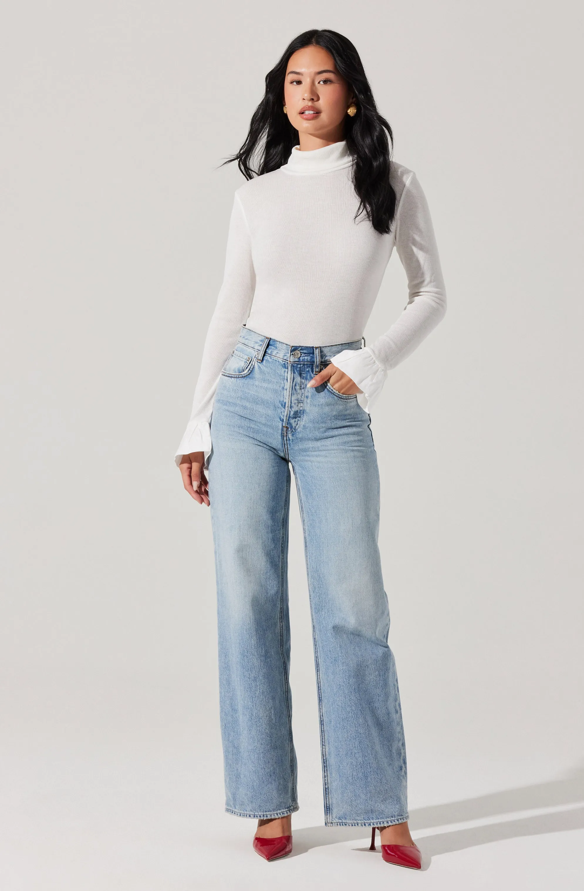 Flare sleeve turtleneck