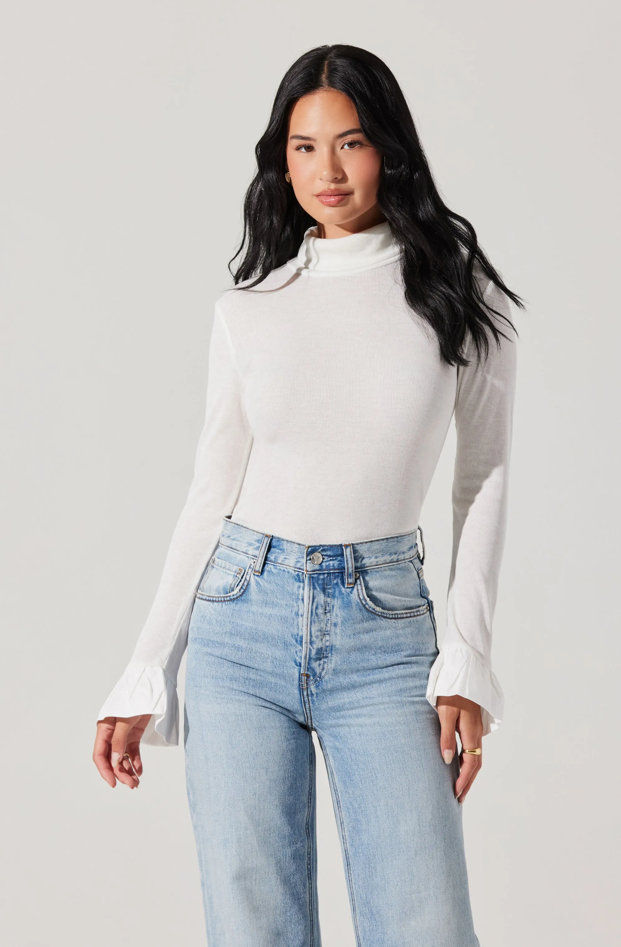 Flare sleeve turtleneck