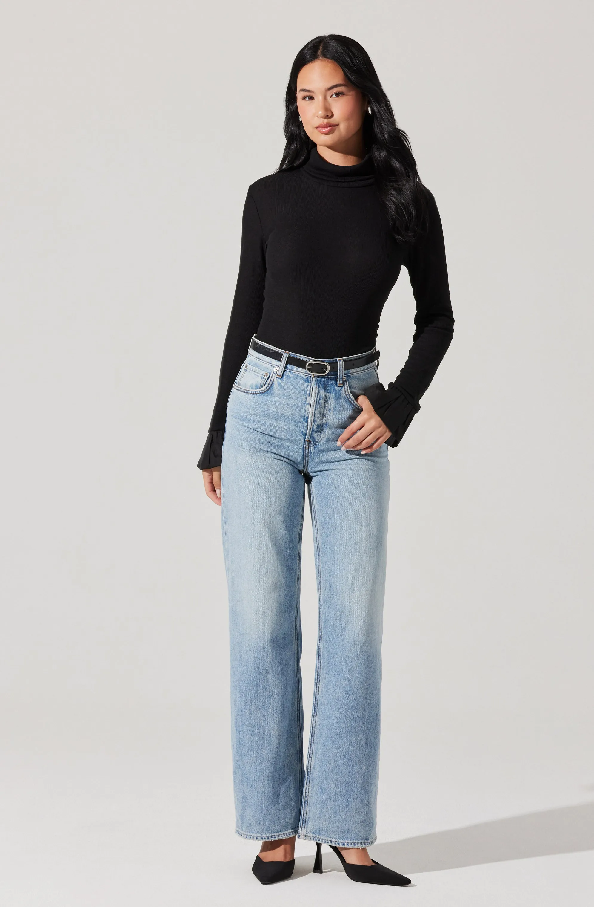 Flare sleeve turtleneck