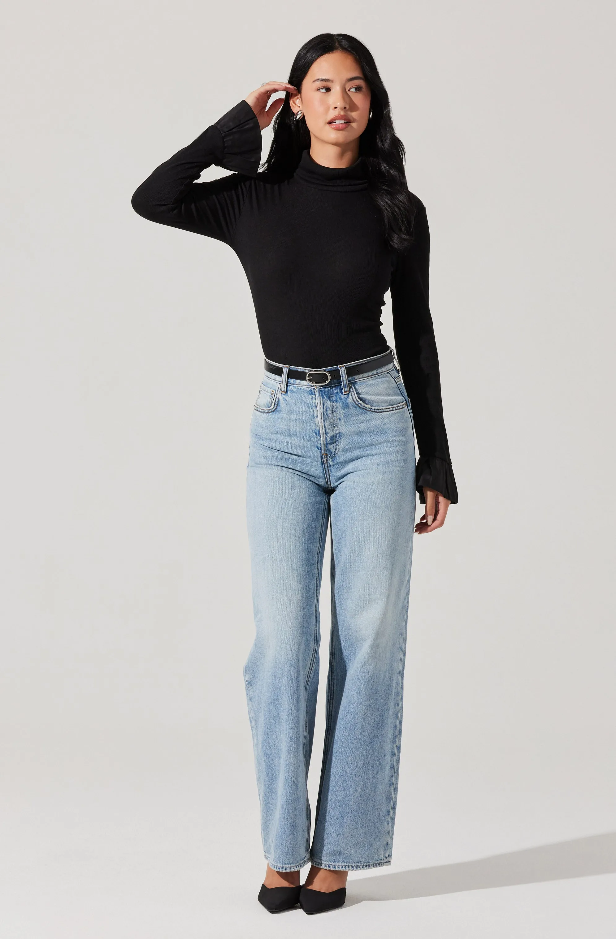 Flare sleeve turtleneck