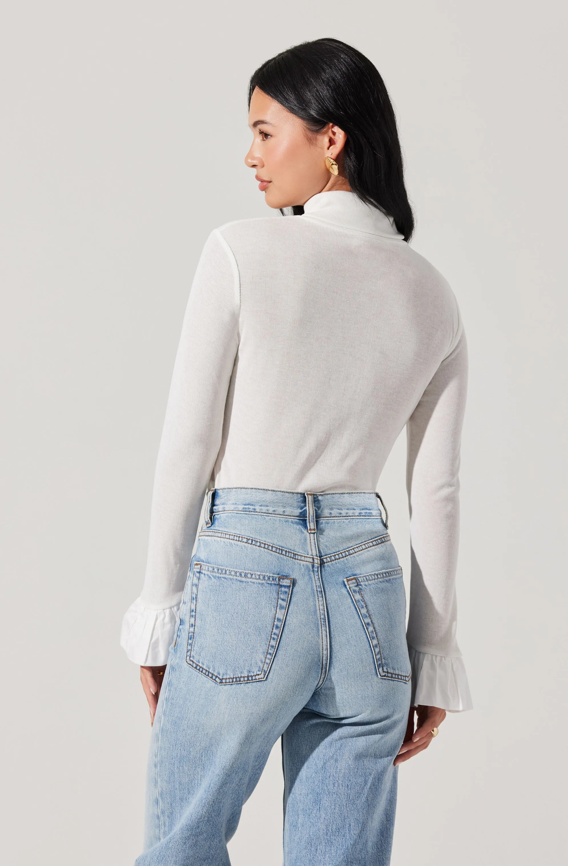 Flare sleeve turtleneck