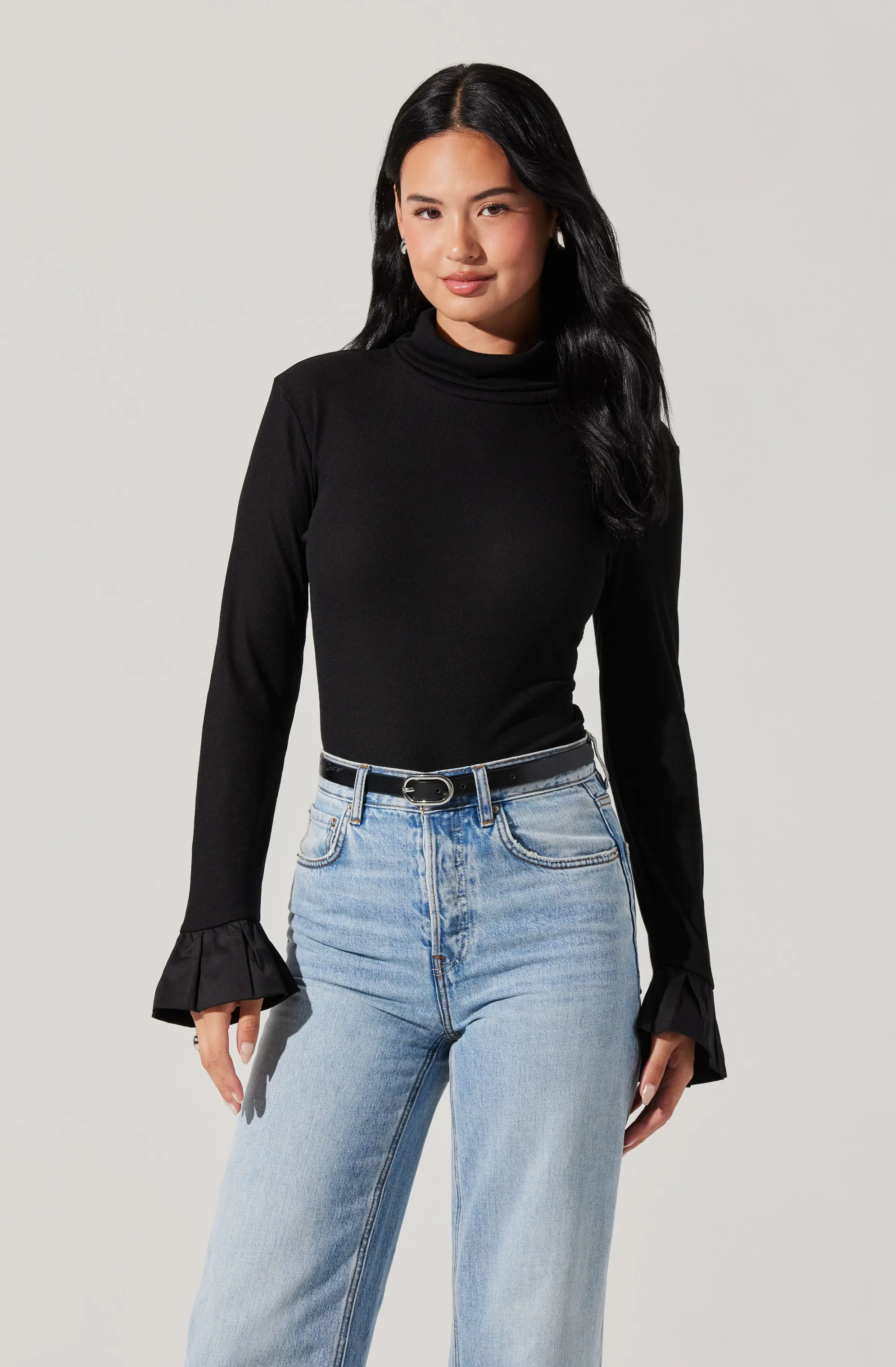 Flare sleeve turtleneck