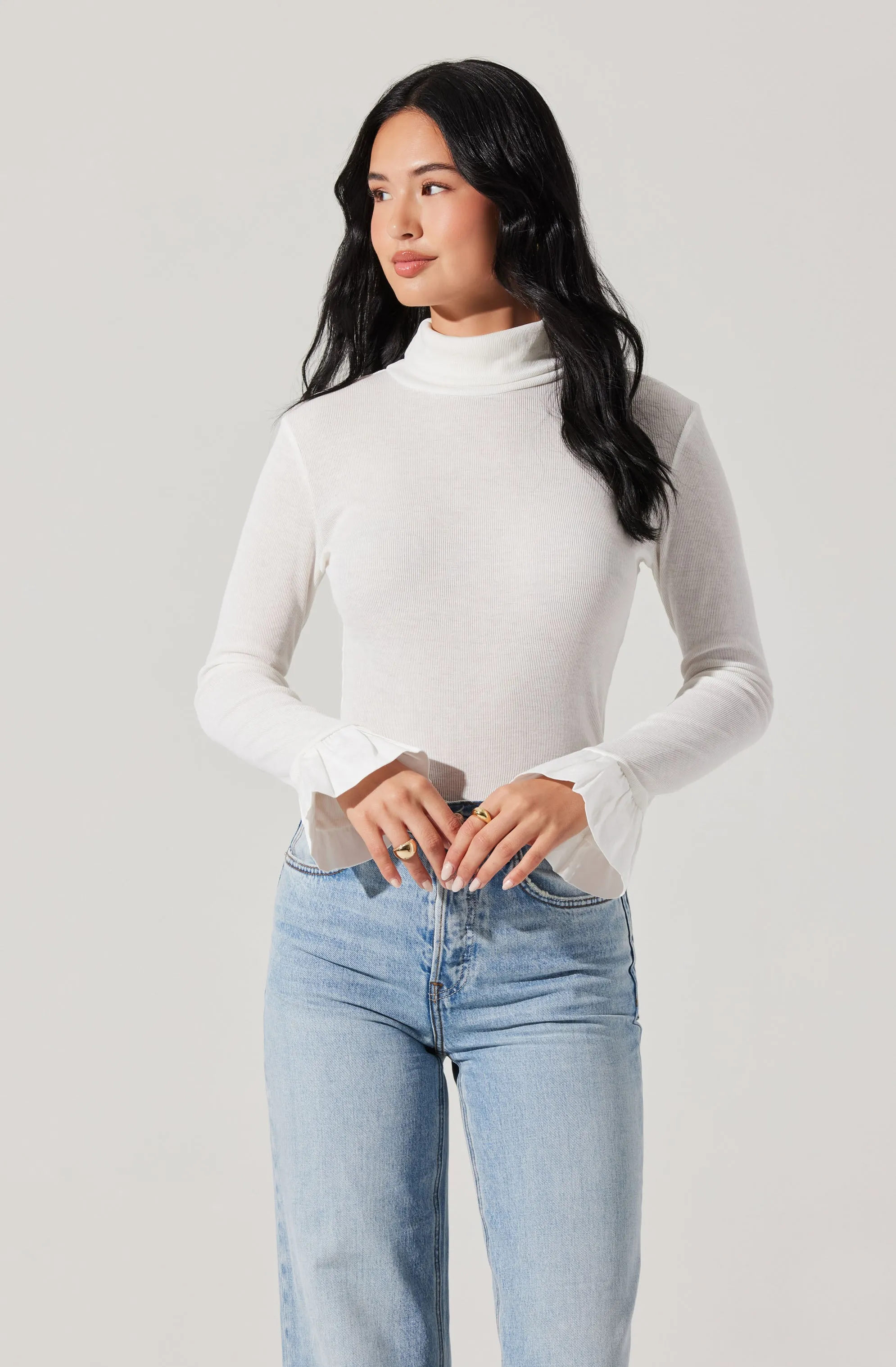 Flare sleeve turtleneck