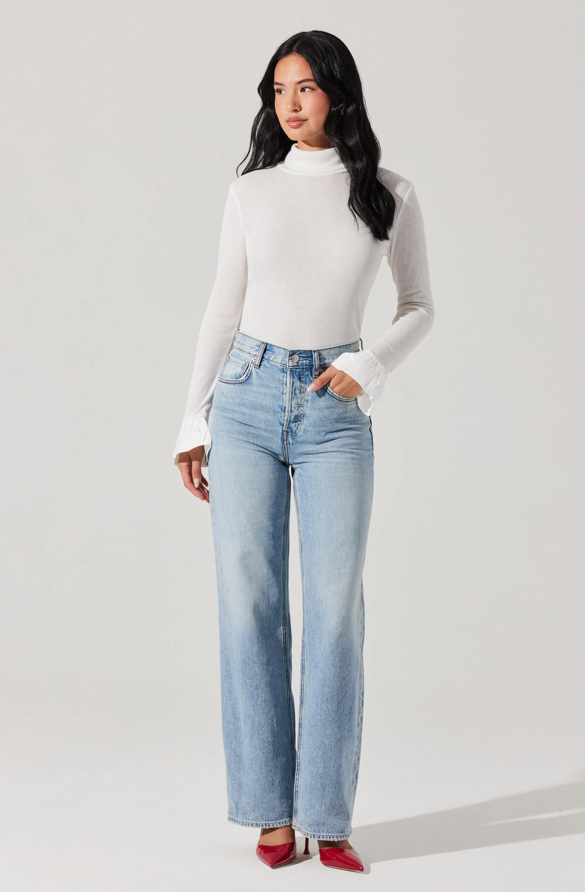 Flare sleeve turtleneck